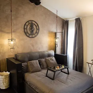 https://industrial-apartment-near-duomo.it-lombardy.com